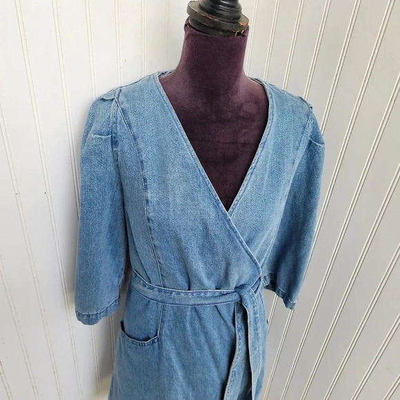 NWT $36 Universal Thread Womans Puff 3/4 Sleeve Denim Wrap Dress Light Wash MD - Picture 13 of 16
